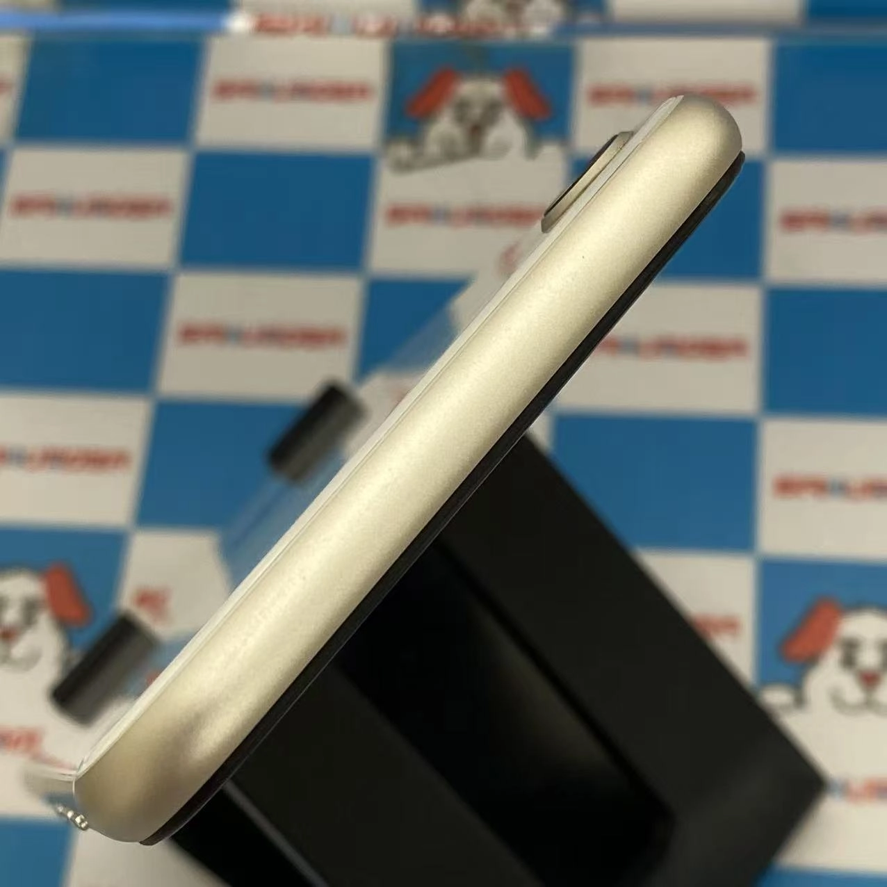 iPhoneSE 第3世代 64GB スターライト MMYD3J/A SIMフリージャンク品外観美品