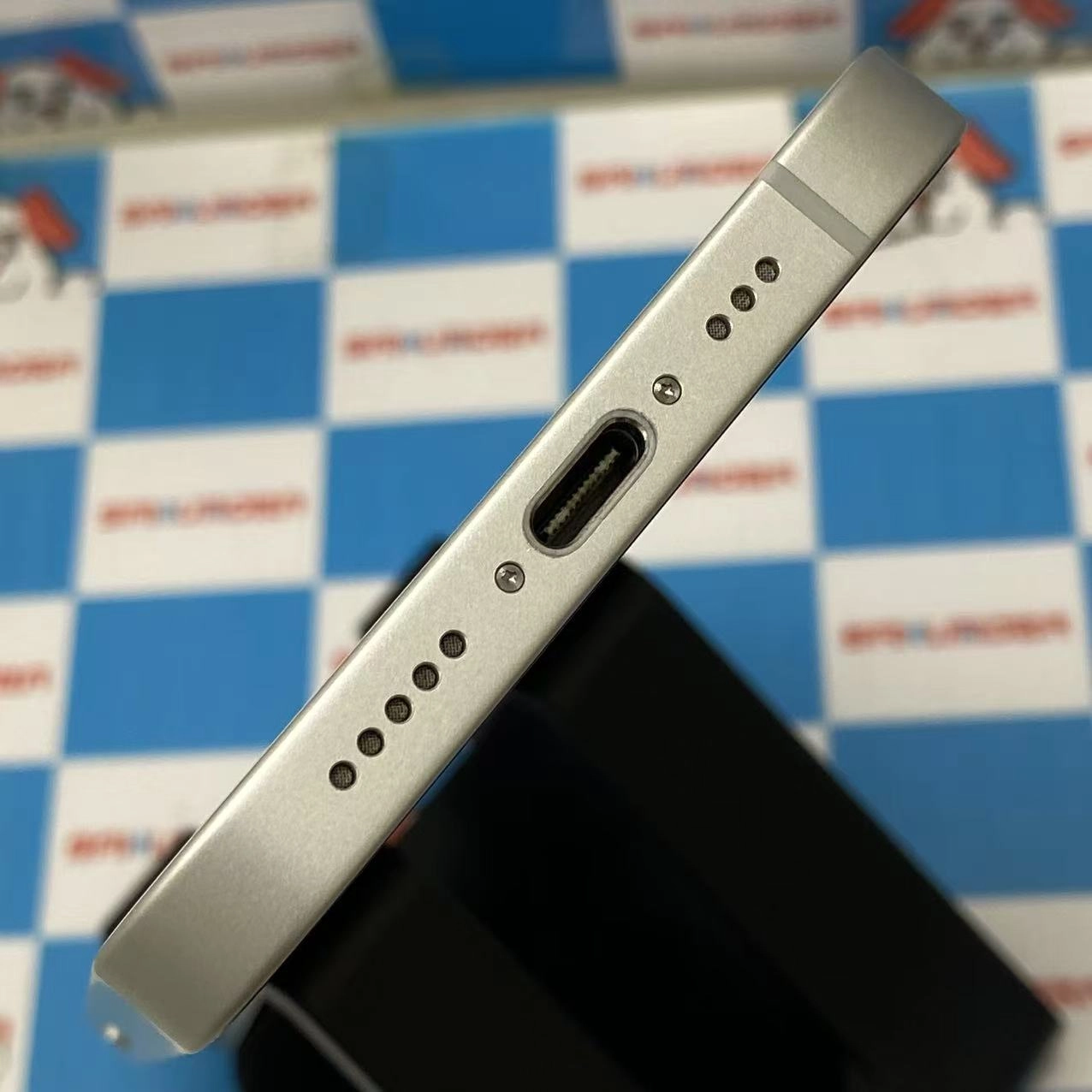 iPhone 16e 128GB ホワイト MD1R4J/A AU版SIMフリー 美品 au