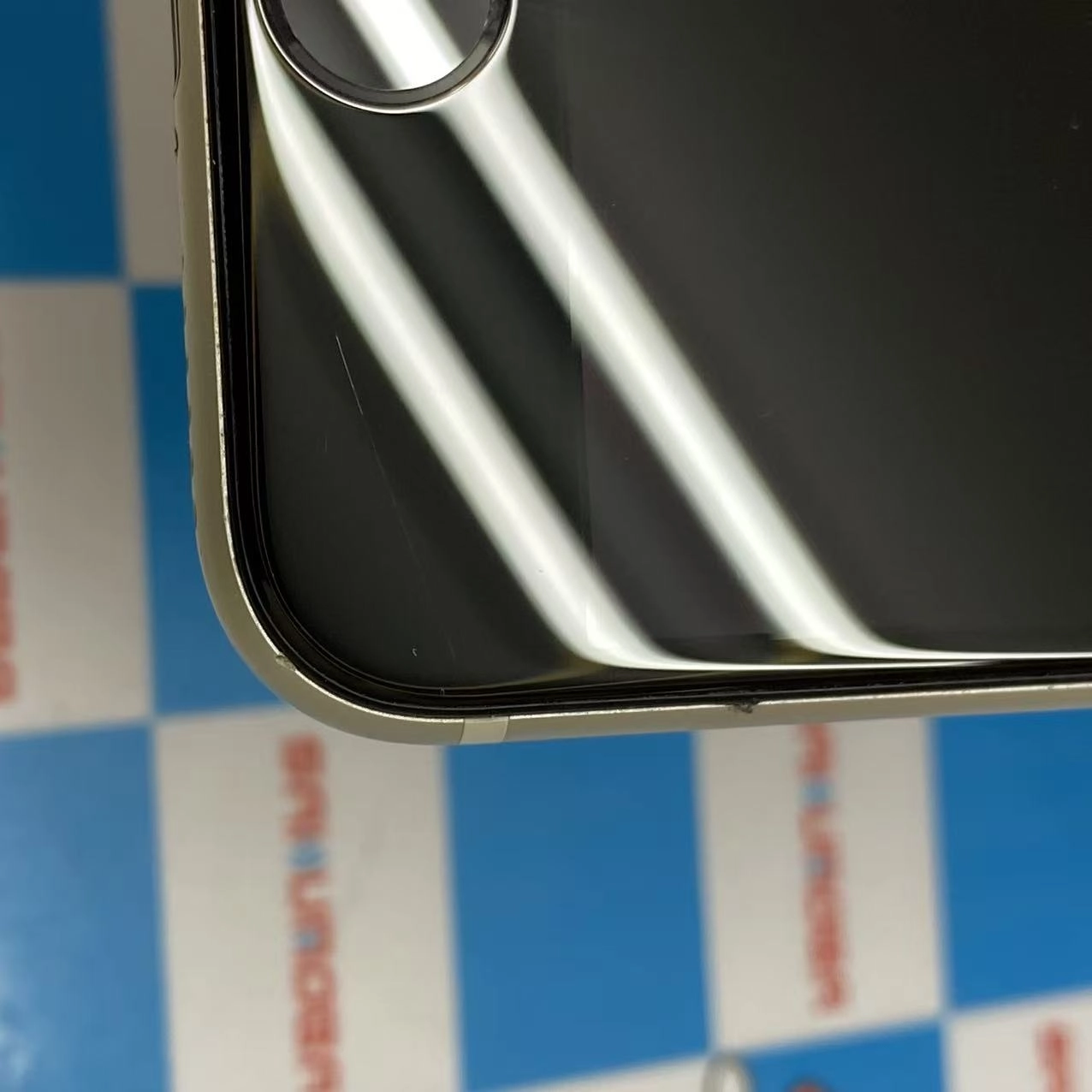 iPhoneSE 第3世代 64GB スターライト MMYD3J/A AU版SIMフリー ジャンク品