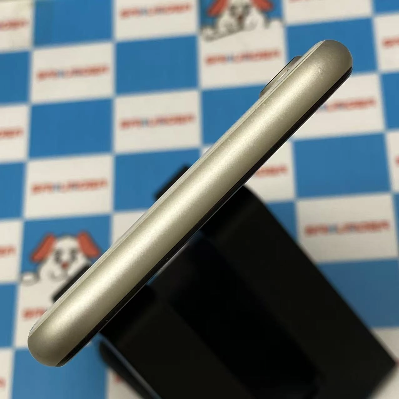 iPhoneSE 第3世代 64GB スターライト MMYD3J/A AU版SIMフリー ジャンク品