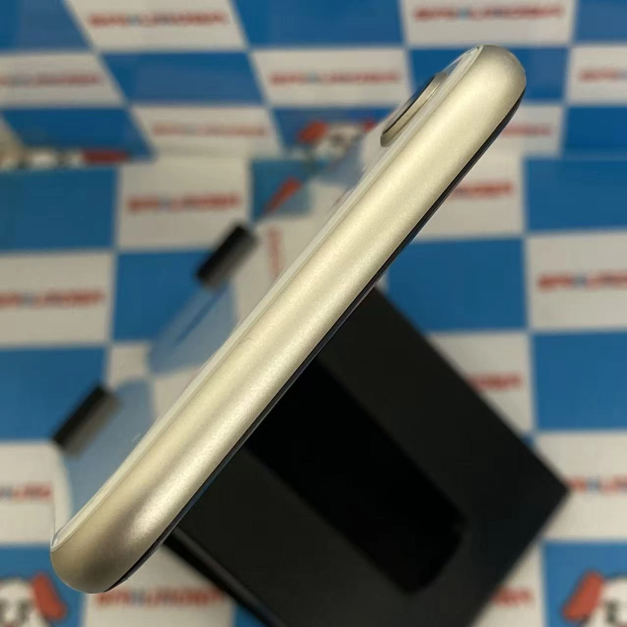 iPhoneSE 第3世代 64GB スターライト MMYD3J/A Apple版SIMフリー