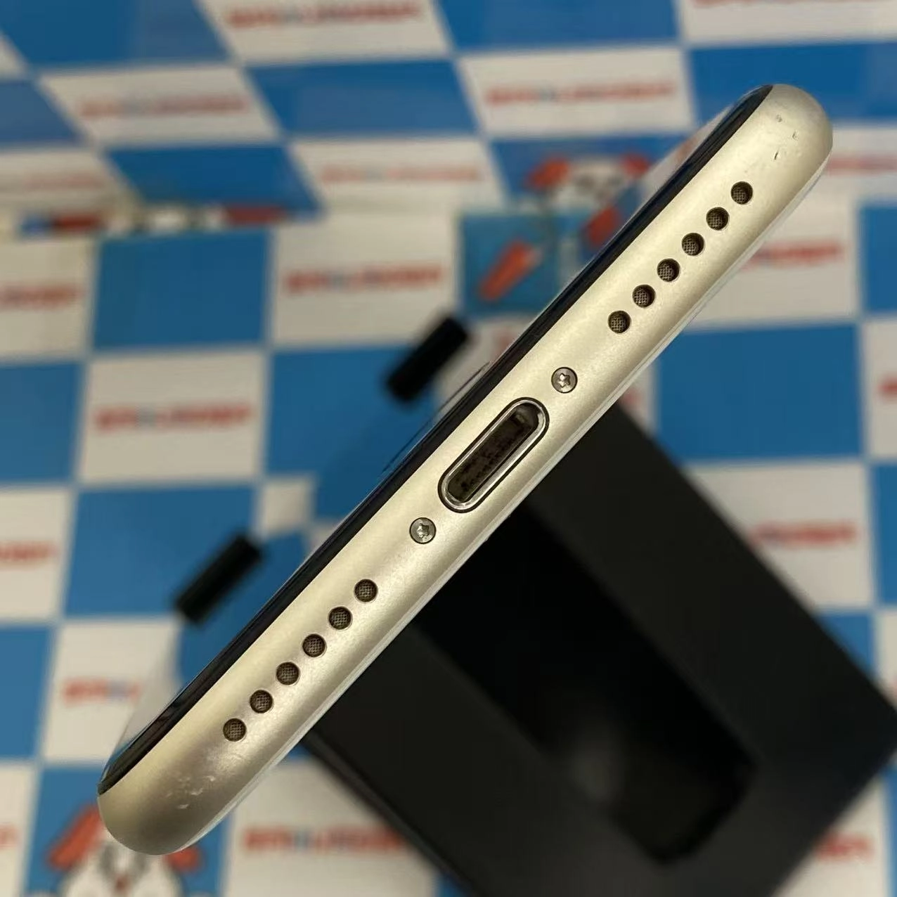 iPhoneSE 第3世代 64GB スターライト MMYD3J/A Apple版SIMフリー