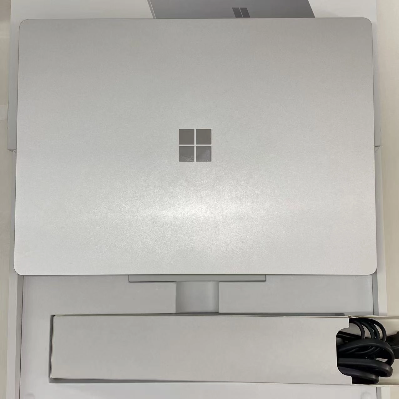 Surface Laptop 5 13.5インチ 8GB/256GB プラチナ QZI-00020 美品