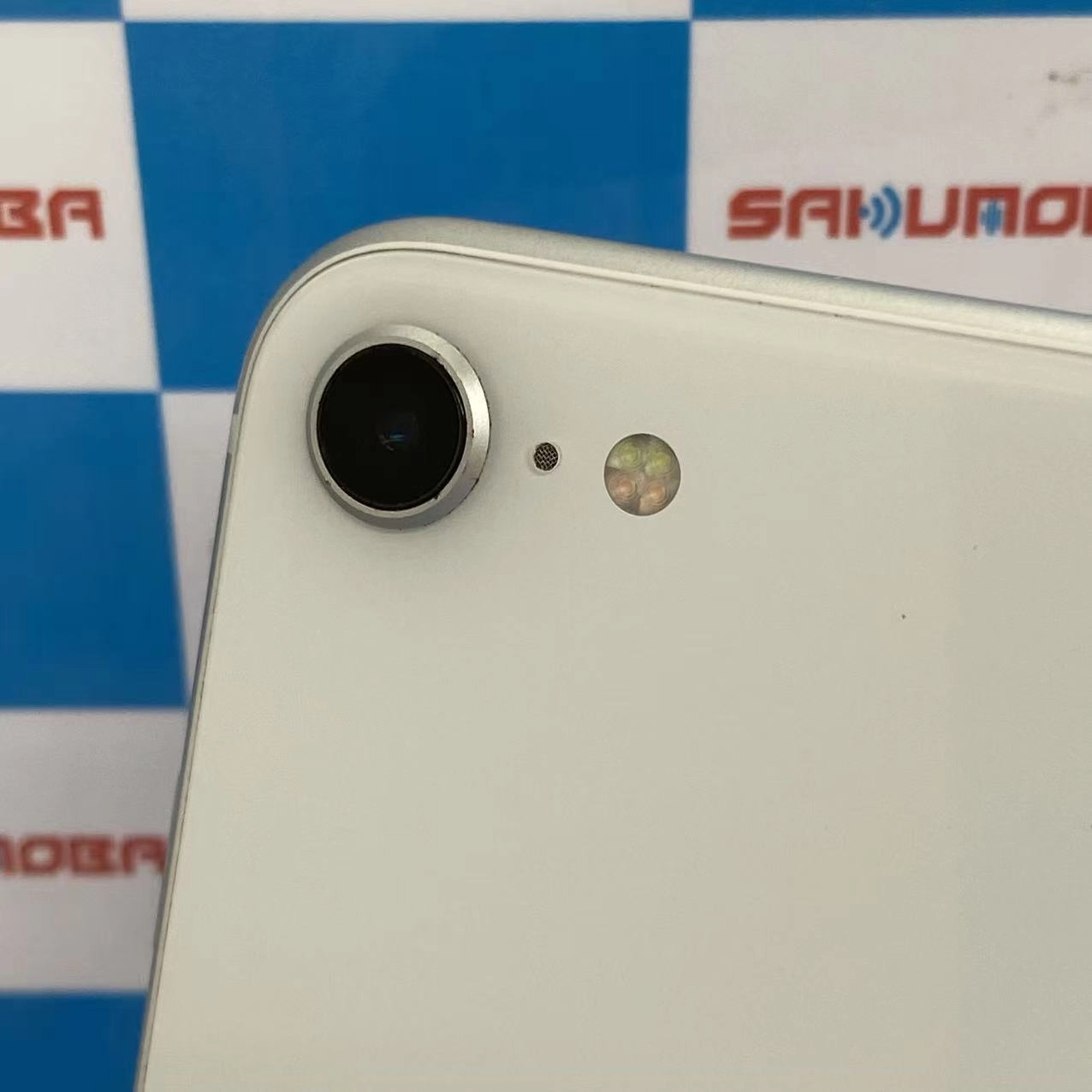 iPhoneSE 第2世代 128GB ホワイト MXD12J/A docomo版SIMフリージャンク品