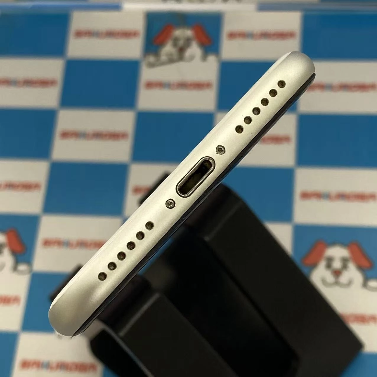 iPhoneSE 第2世代 128GB ホワイト MXD12J/A docomo版SIMフリージャンク品