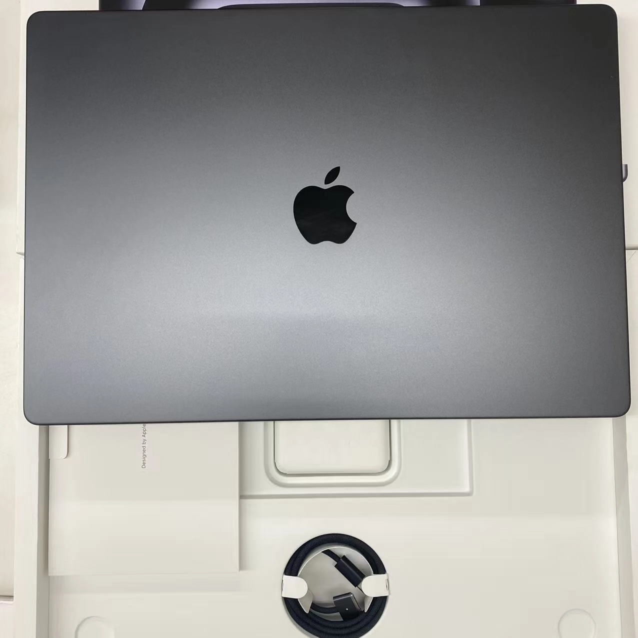 MacBook Pro 2024年 16インチ CTO (CPU:16C/GPU:40C)64GB/1TB Nano-textureディスプレイ Z1FW000KWJ/A 極美品 スペースブラック