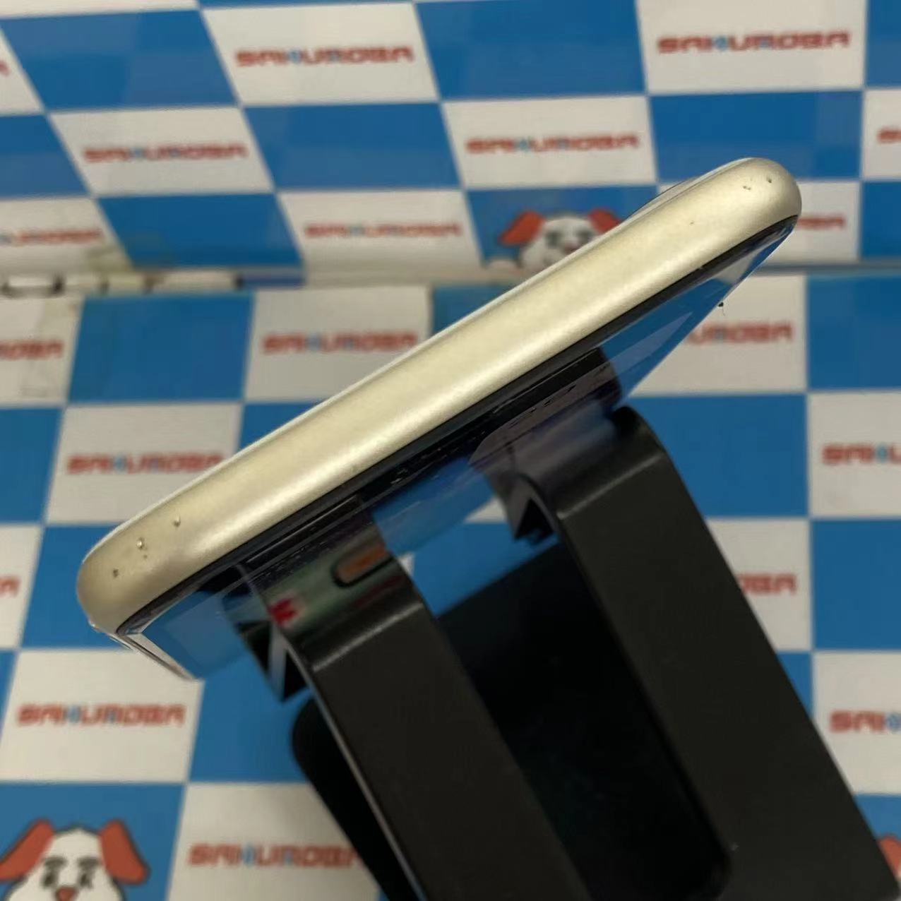 iPhoneSE 第3世代 64GB スターライト MMYD3J/A docomo版SIMフリー