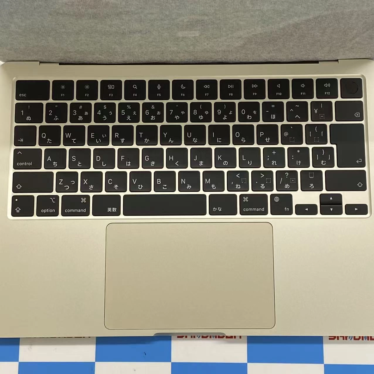 MacBook Air 13.6インチ Early2024 Apple M3 16GB/256GB スターライト MC8J4J/A 新品同様