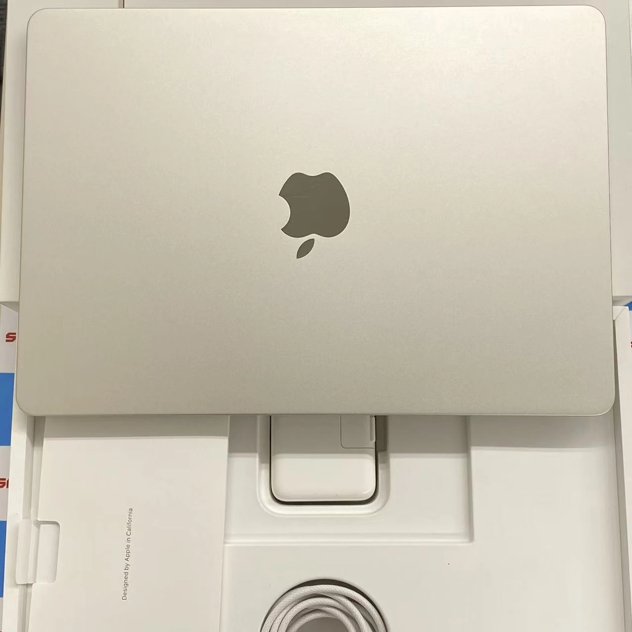 MacBook Air 13.6インチ Early2024 Apple M3 16GB/256GB スターライト MC8J4J/A 新品同様