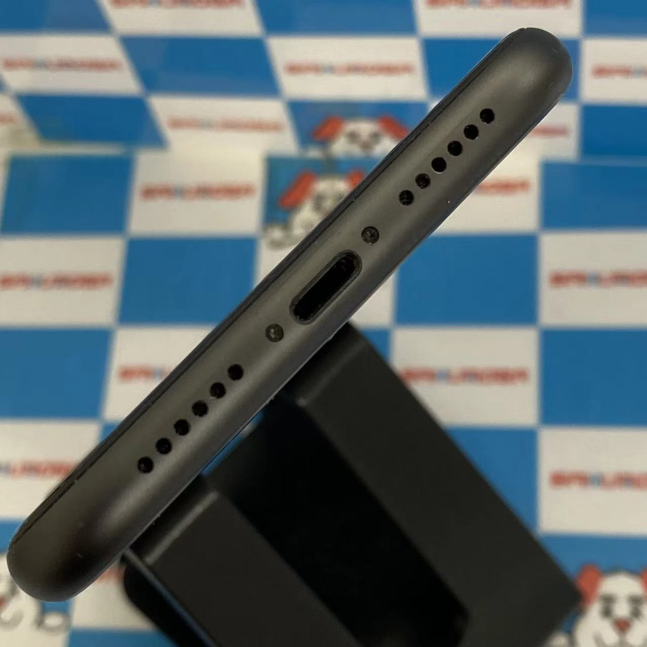 iPhone11 64GB ブラック MWLT2J/A docomo版SIMフリー 美品