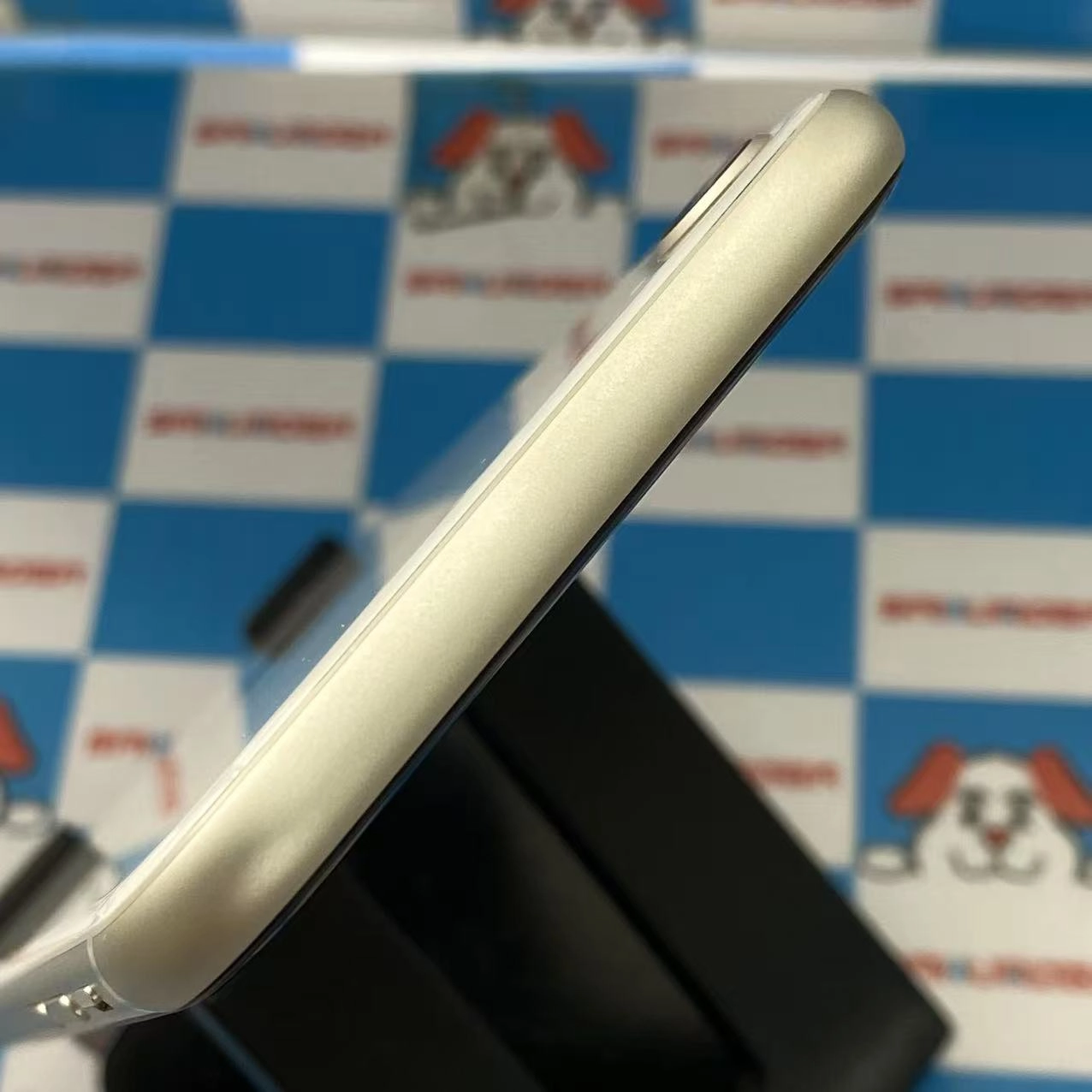 iPhoneSE 第3世代 64GB スターライト MMYD3J/A AU版SIMフリー
