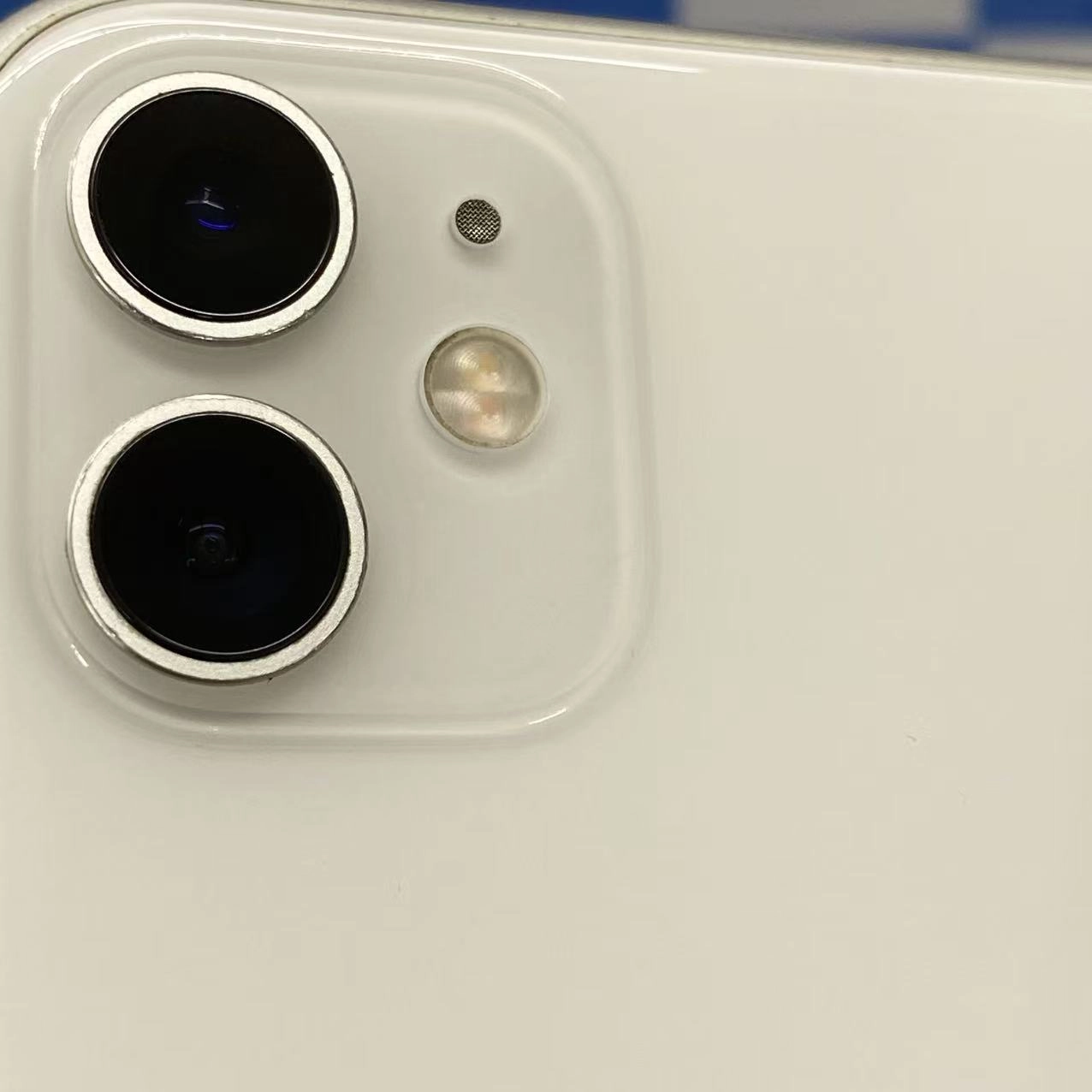 iPhone11 256GB ホワイト MWM82J/A AU版SIMフリー au