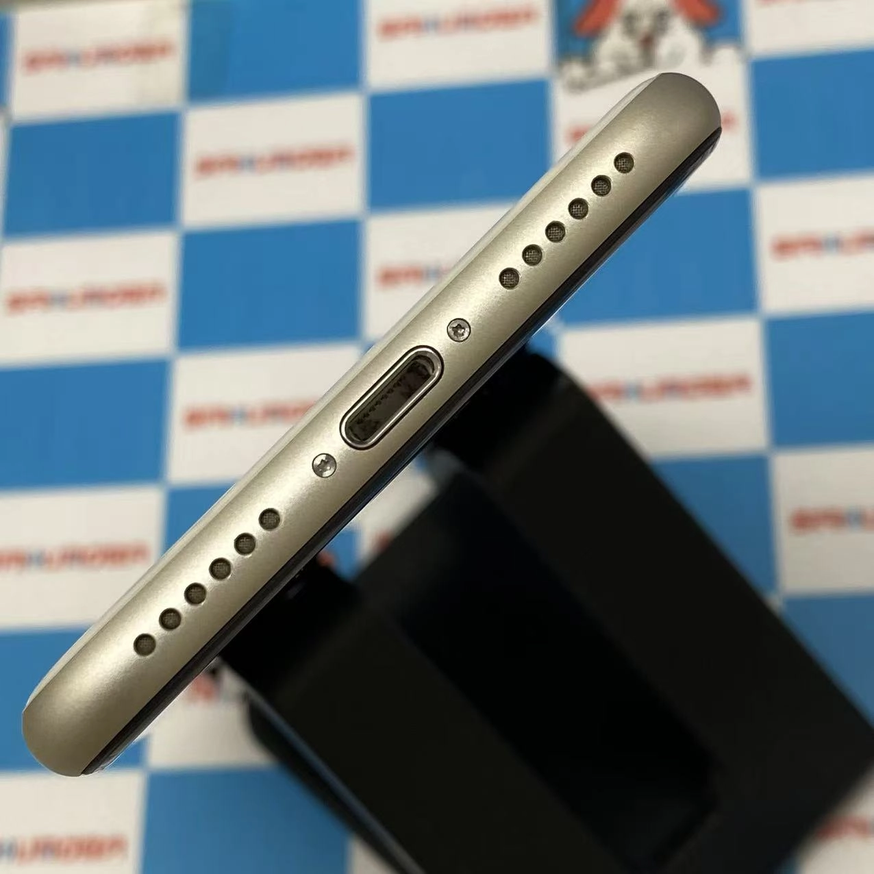 iPhoneSE 第3世代 128GB スターライト MMYG3J/A SIMフリー