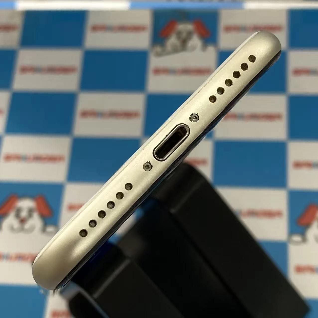 iPhoneSE 第3世代 128GB スターライト MMYG3J/A AU版SIMフリー