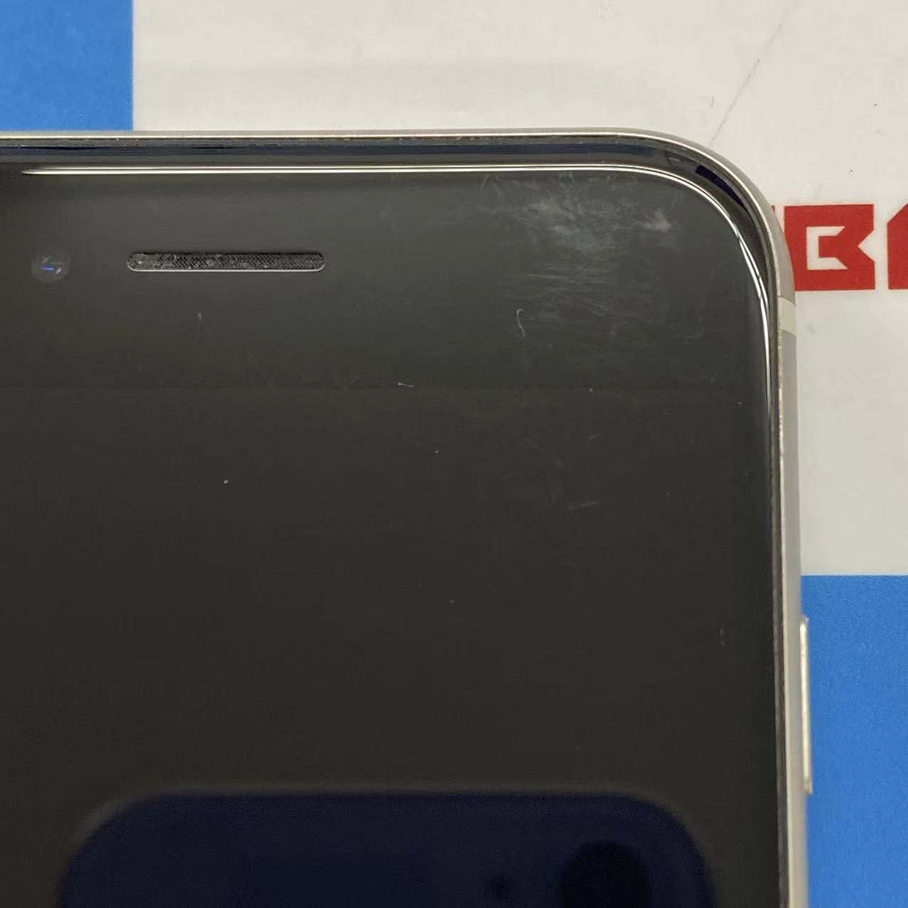 iPhoneSE 第3世代 128GB スターライト MMYG3J/A AU版SIMフリー