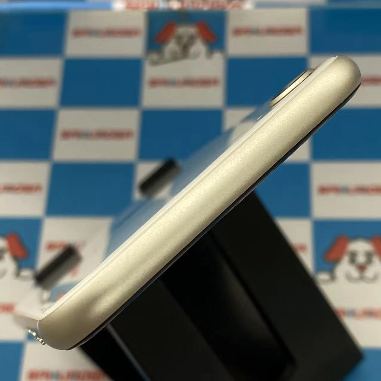 iPhoneSE 第3世代 64GB スターライト MMYD3J/A SIMフリー