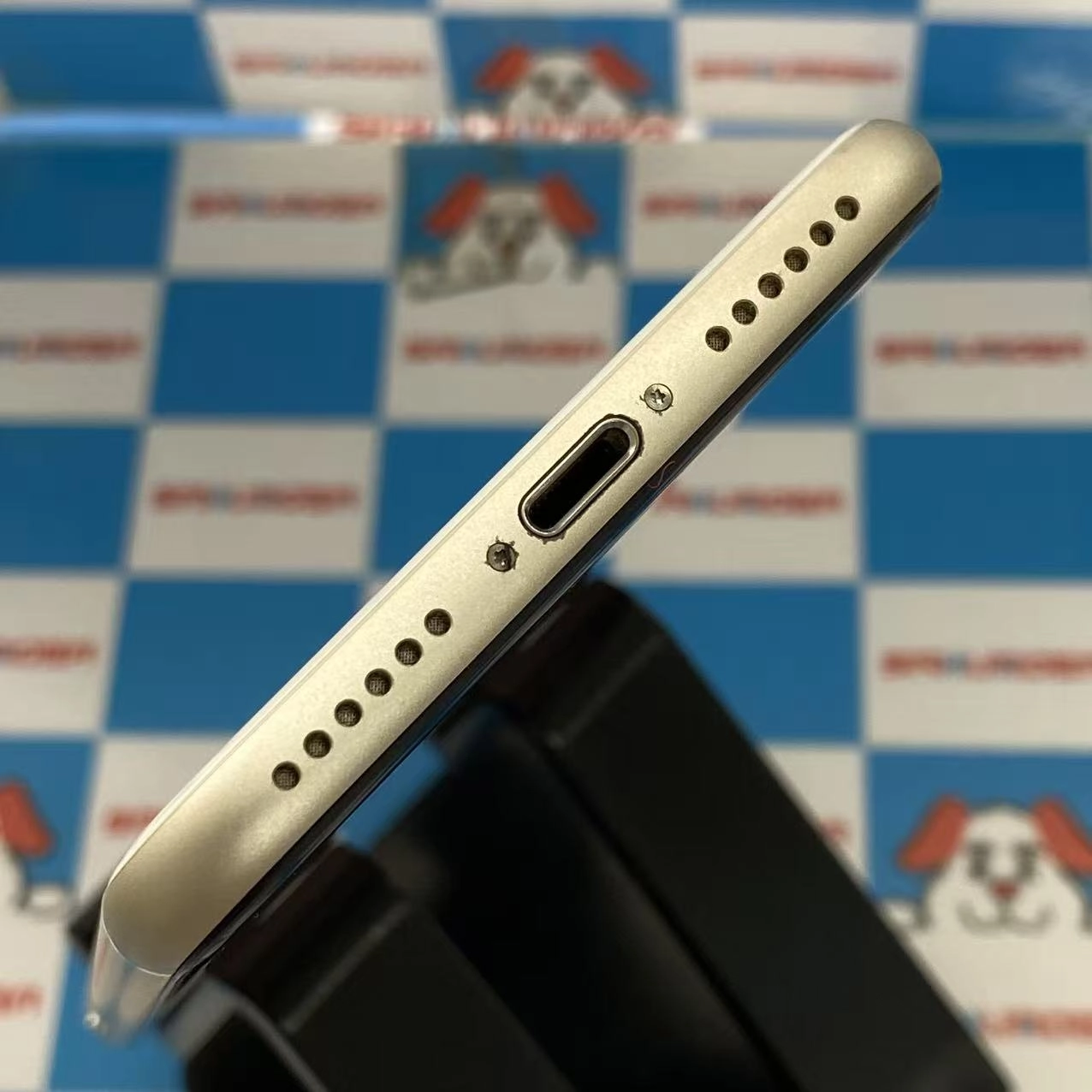 iPhoneSE 第3世代 64GB スターライト MMYD3J/A SIMフリー