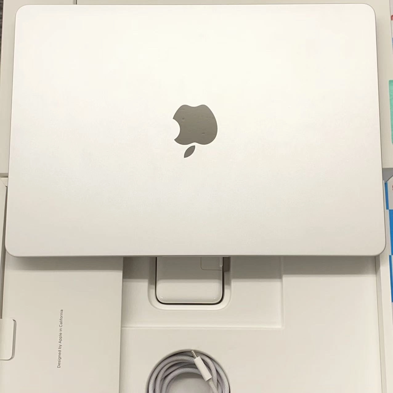 MacBook Air 13.6インチ Early2024 Apple M3 16GB/256GB シルバー MC8H4J/A 新品同様