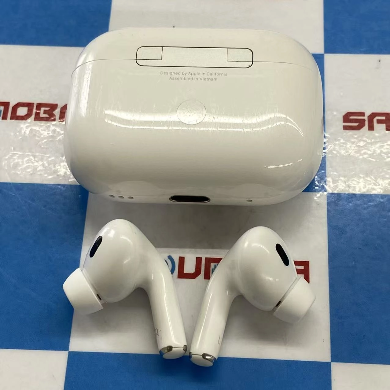 AirPods Pro 第2世代 MagSafe充電ケース(USB-C)付き ホワイト MTJV3J/A