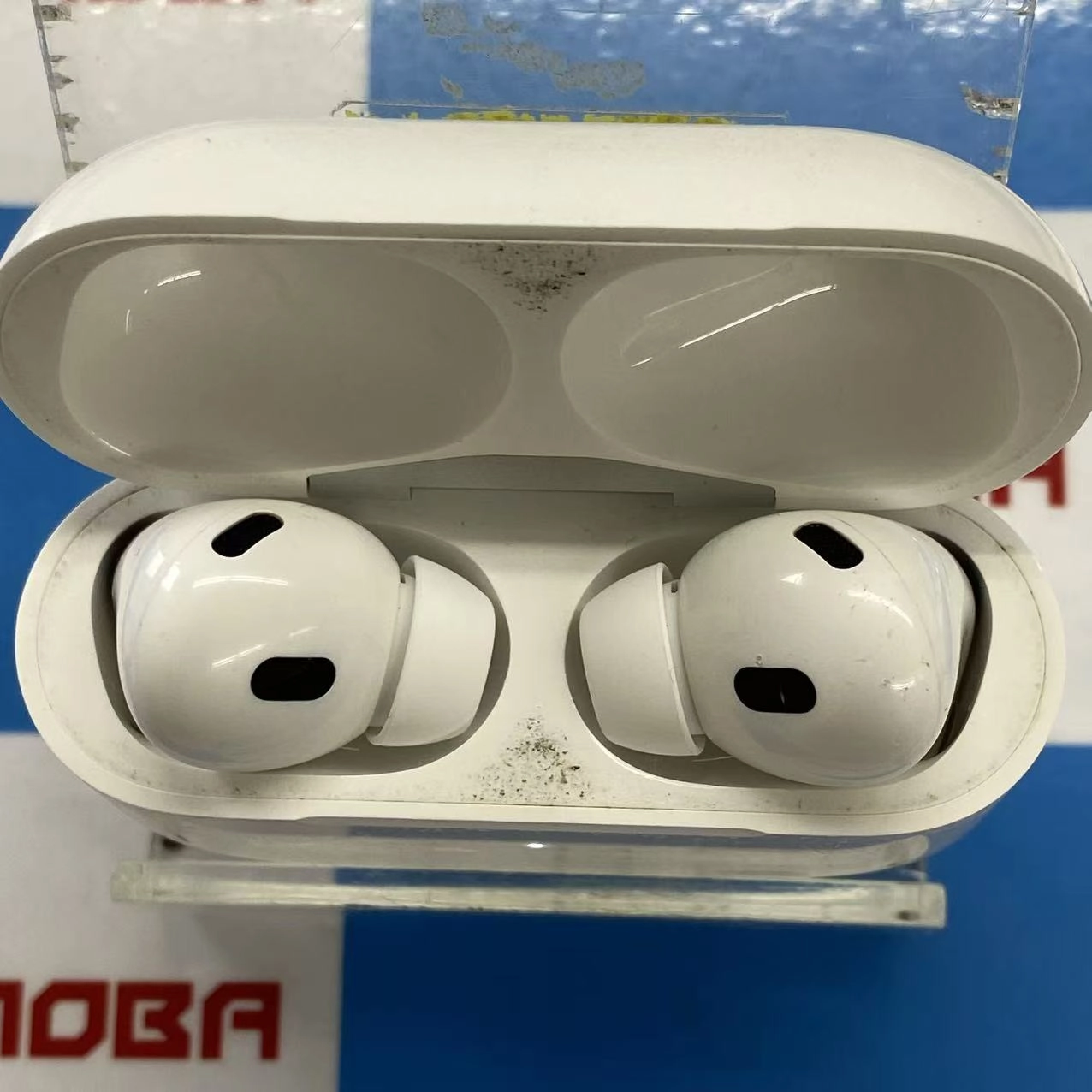 AirPods Pro 第2世代 MagSafe充電ケース(USB-C)付き ホワイト MTJV3J/A