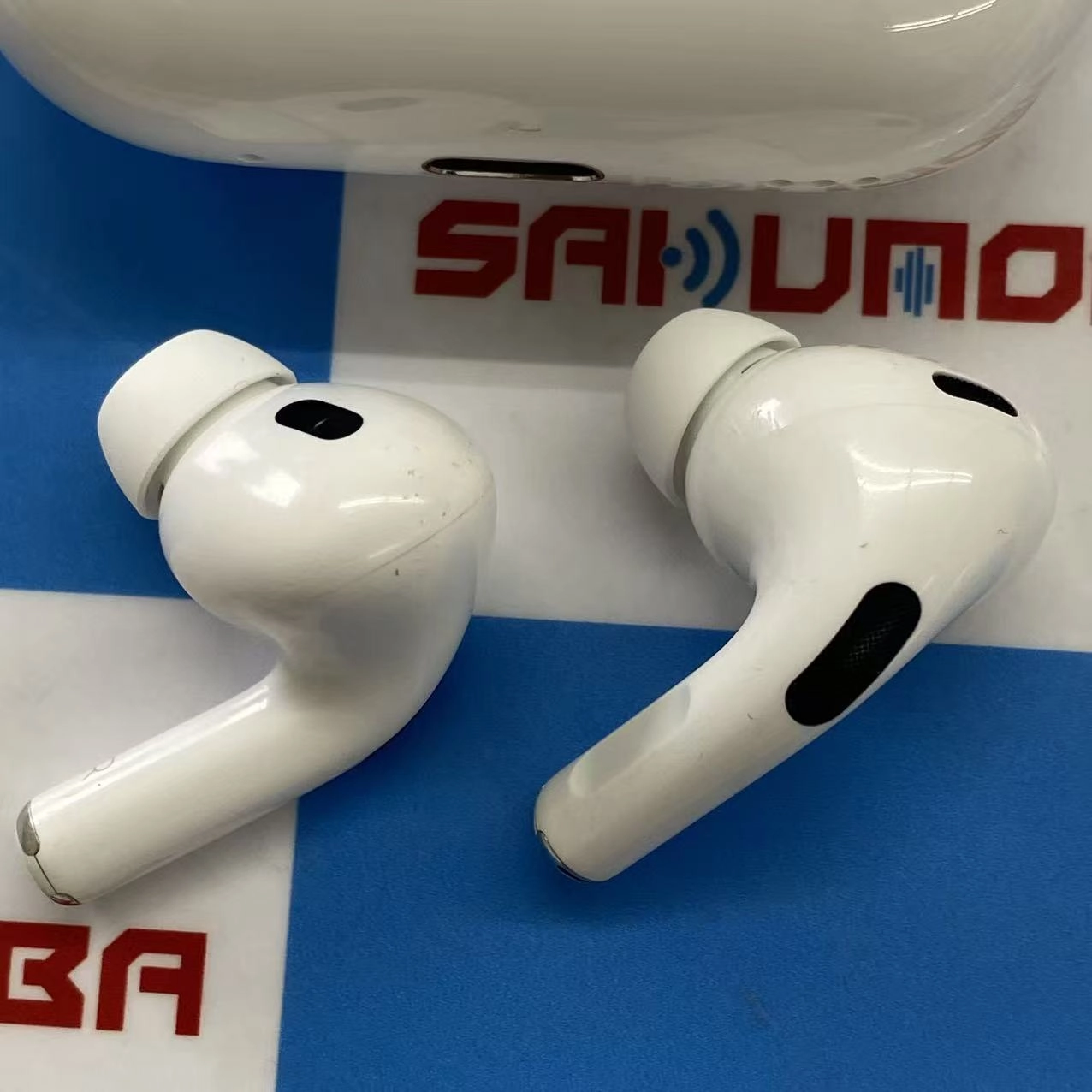 AirPods Pro 第2世代 MagSafe充電ケース(USB-C)付き ホワイト MTJV3J/A