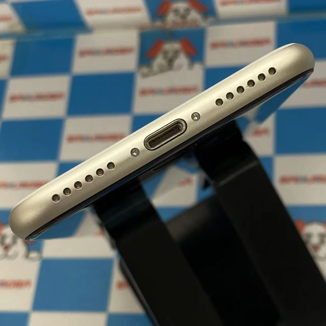 iPhoneSE 第3世代 64GB スターライト MMYD3J/A SoftBank版SIMフリー 新品同様