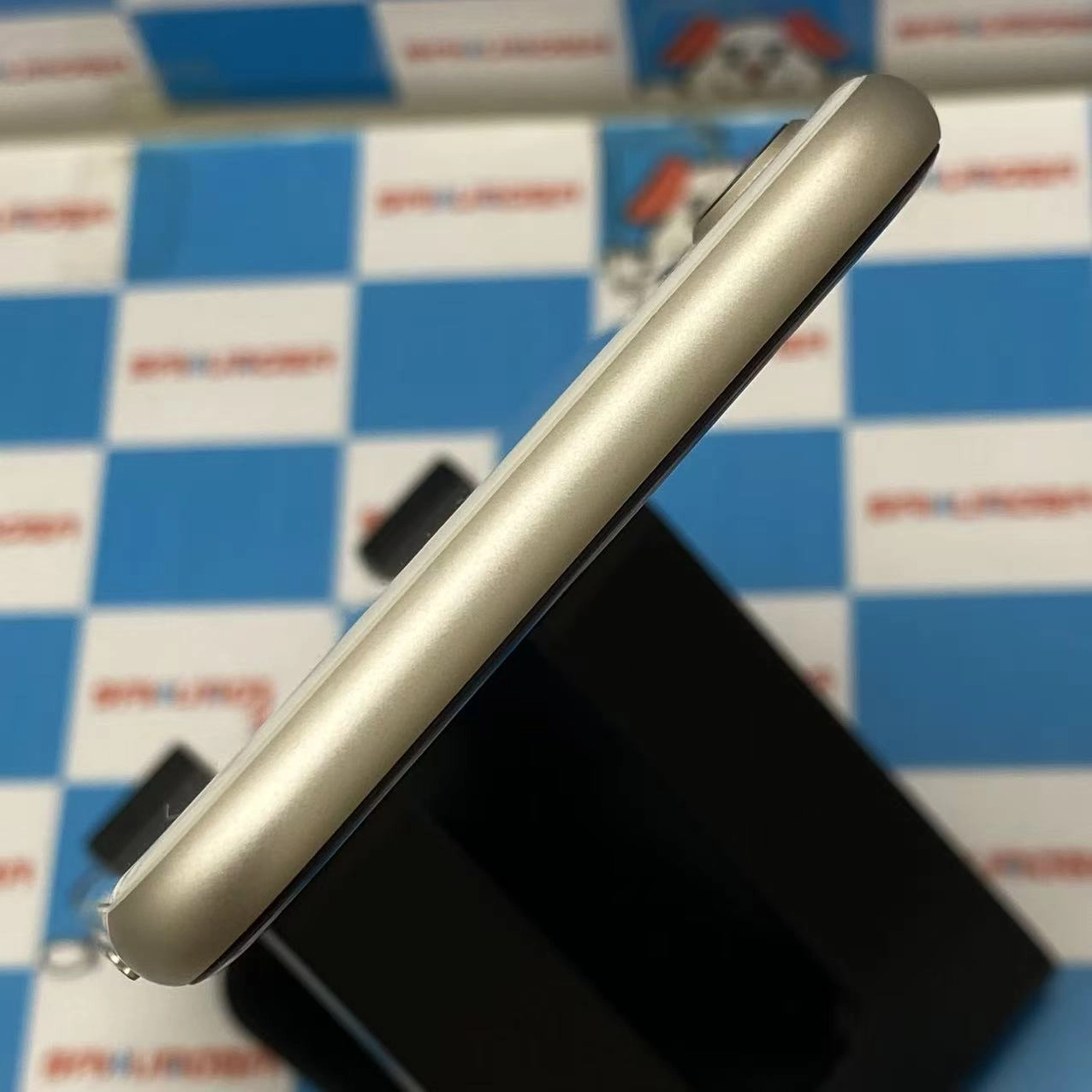 iPhoneSE 第3世代 64GB スターライト MMYD3J/A AU版SIMフリー 美品