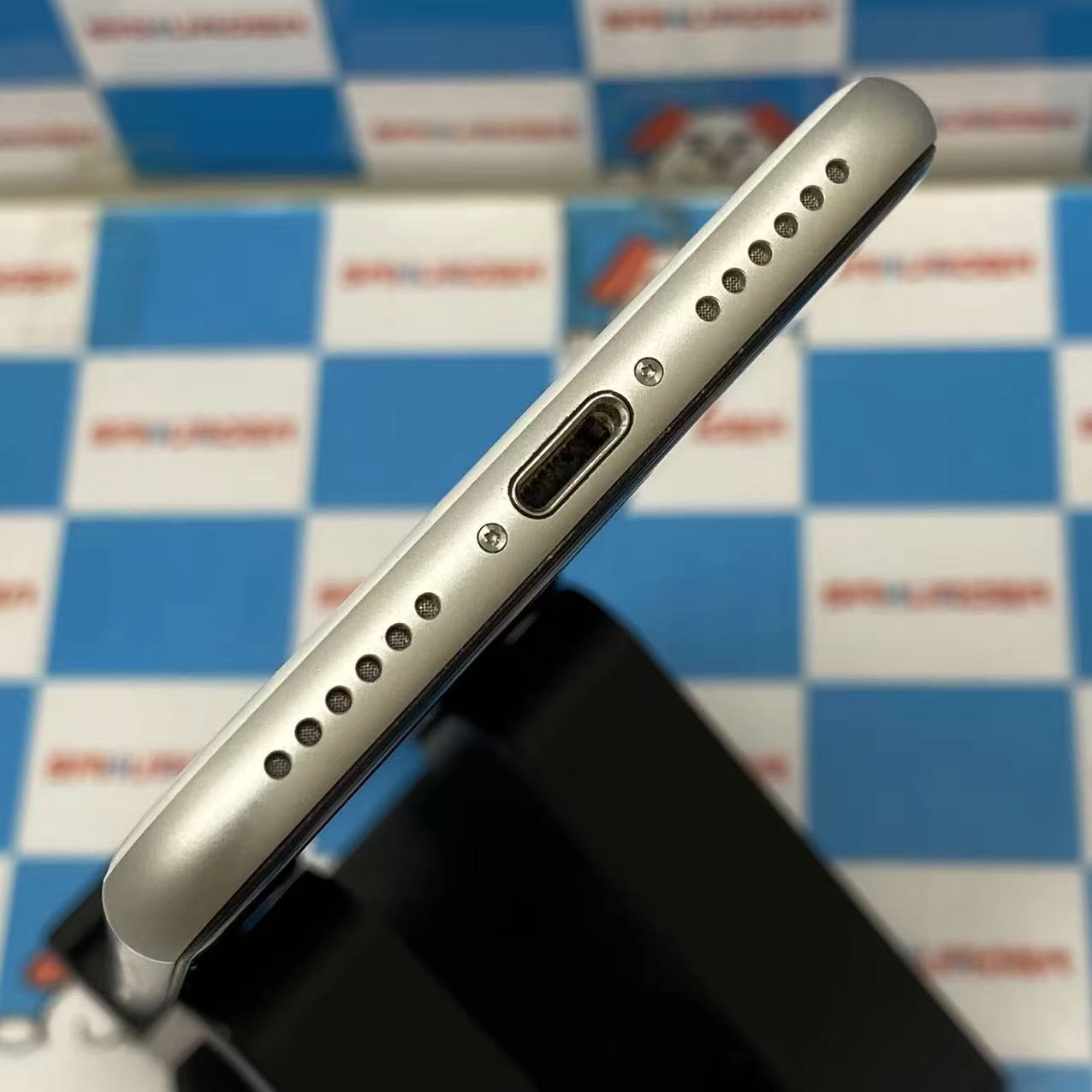 iPhoneSE 第2世代 64GB ホワイト MHGQ3J/A SoftBank版SIMフリー ジャンク品