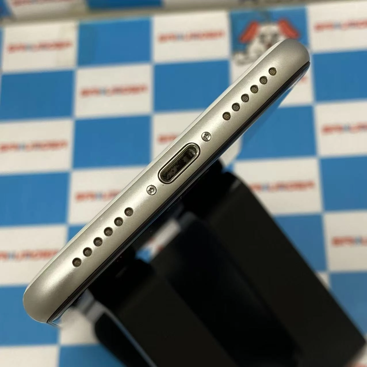 iPhoneSE 第2世代 64GB ホワイト MHGQ3J/A SIMフリー ジャンク品