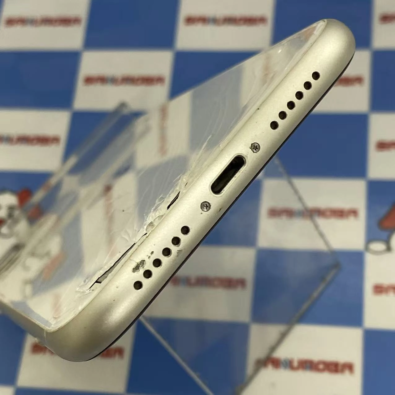 iPhone11 256GB ホワイト MWM82J/A docomo版SIMフリージャンク品