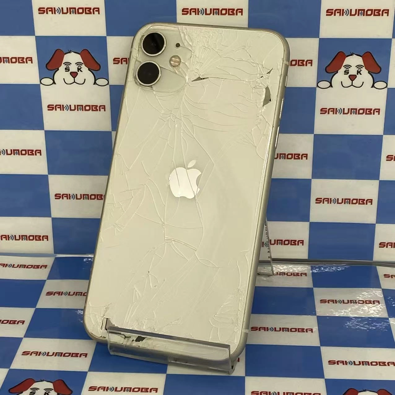iPhone11 256GB ホワイト MWM82J/A docomo版SIMフリージャンク品