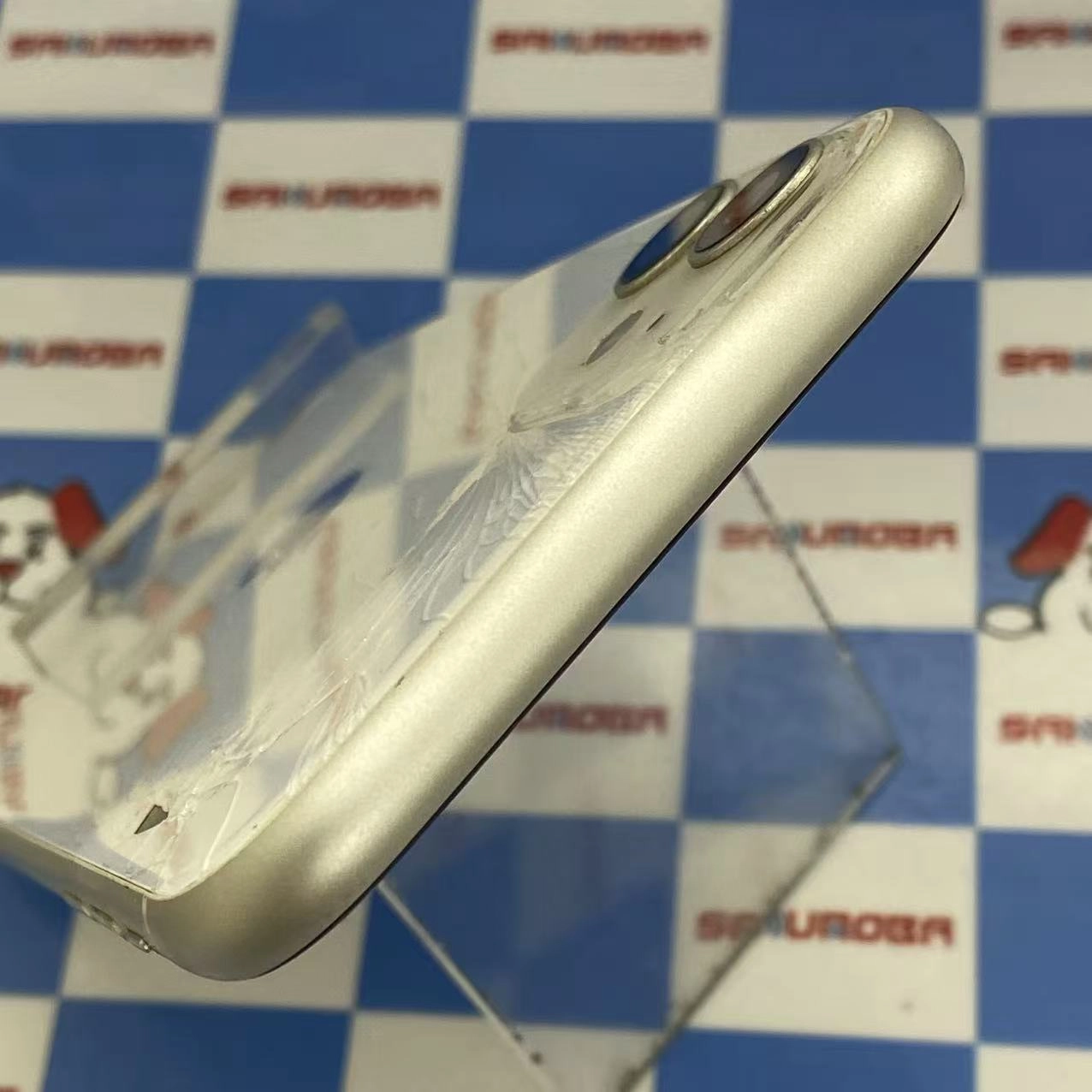 iPhone11 256GB ホワイト MWM82J/A docomo版SIMフリージャンク品