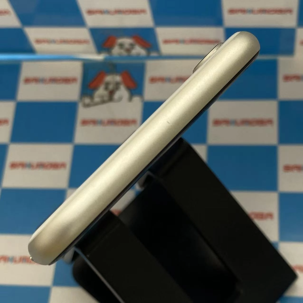 iPhoneSE 第3世代 128GB スターライト MMYG3J/A SIMフリー