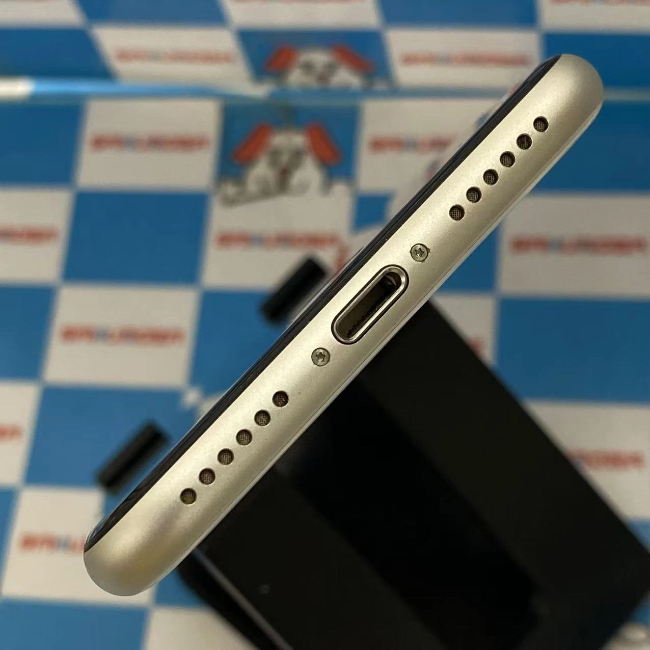 iPhoneSE 第3世代 128GB スターライト MMYG3J/A SIMフリー