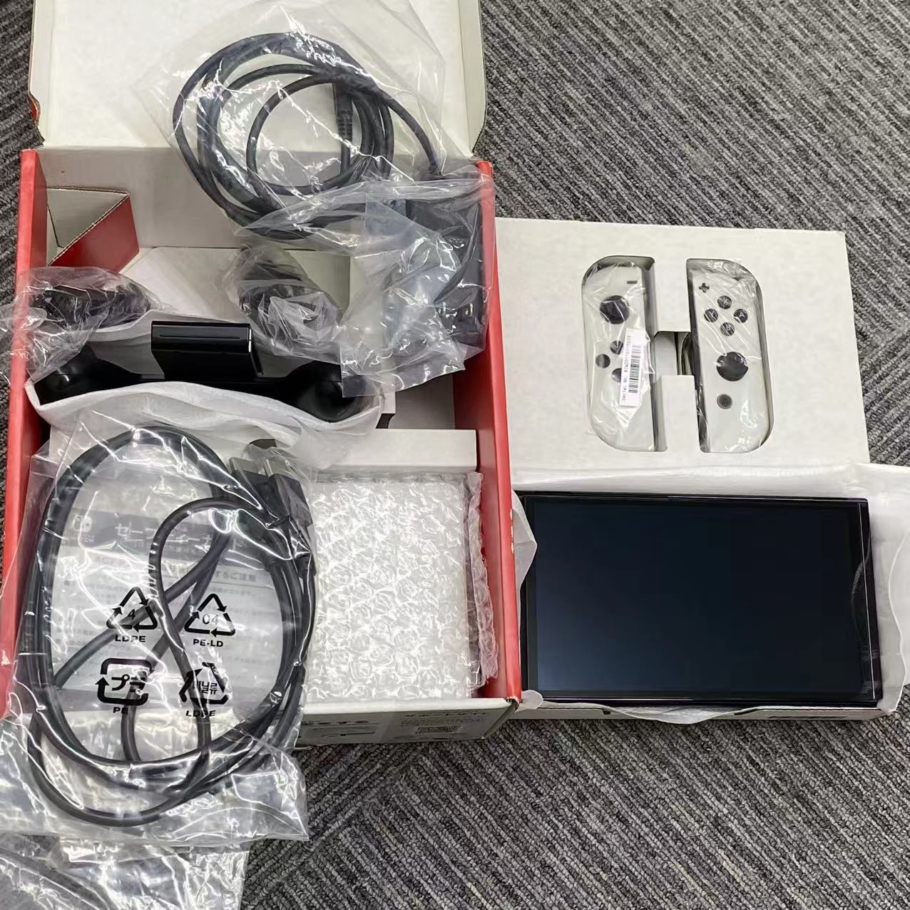 Nintendo Switch 有機ELモデル ホワイト 2021年モデル 64GB HEG-S-KAAAA