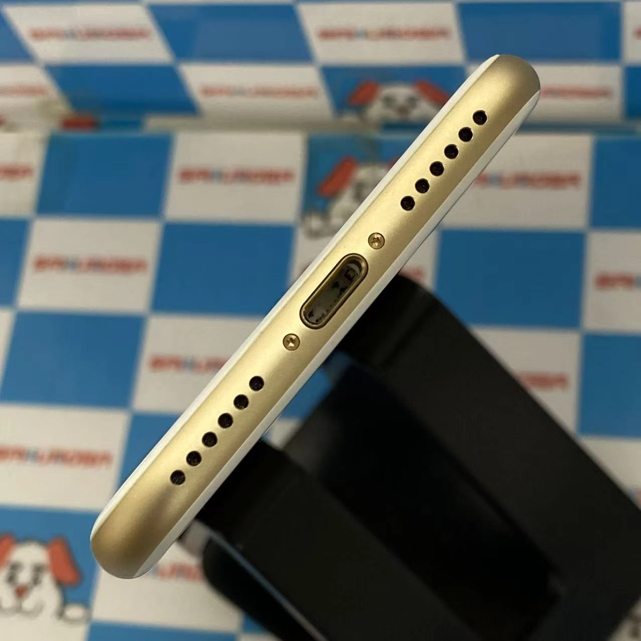 iPhone7 32GB ゴールド MNCG2J/A docomo版SIMフリー美品