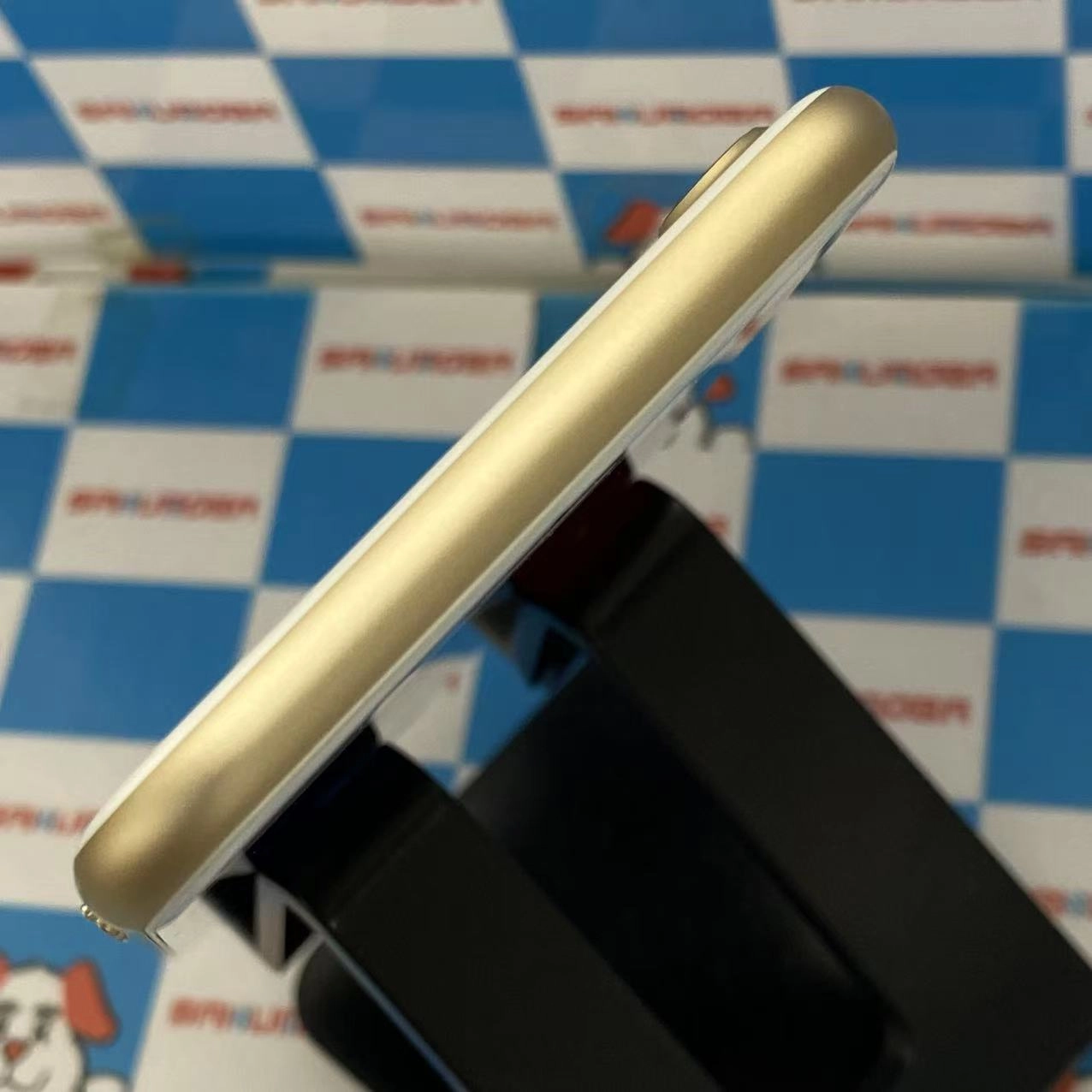 iPhone7 32GB ゴールド MNCG2J/A docomo版SIMフリー美品