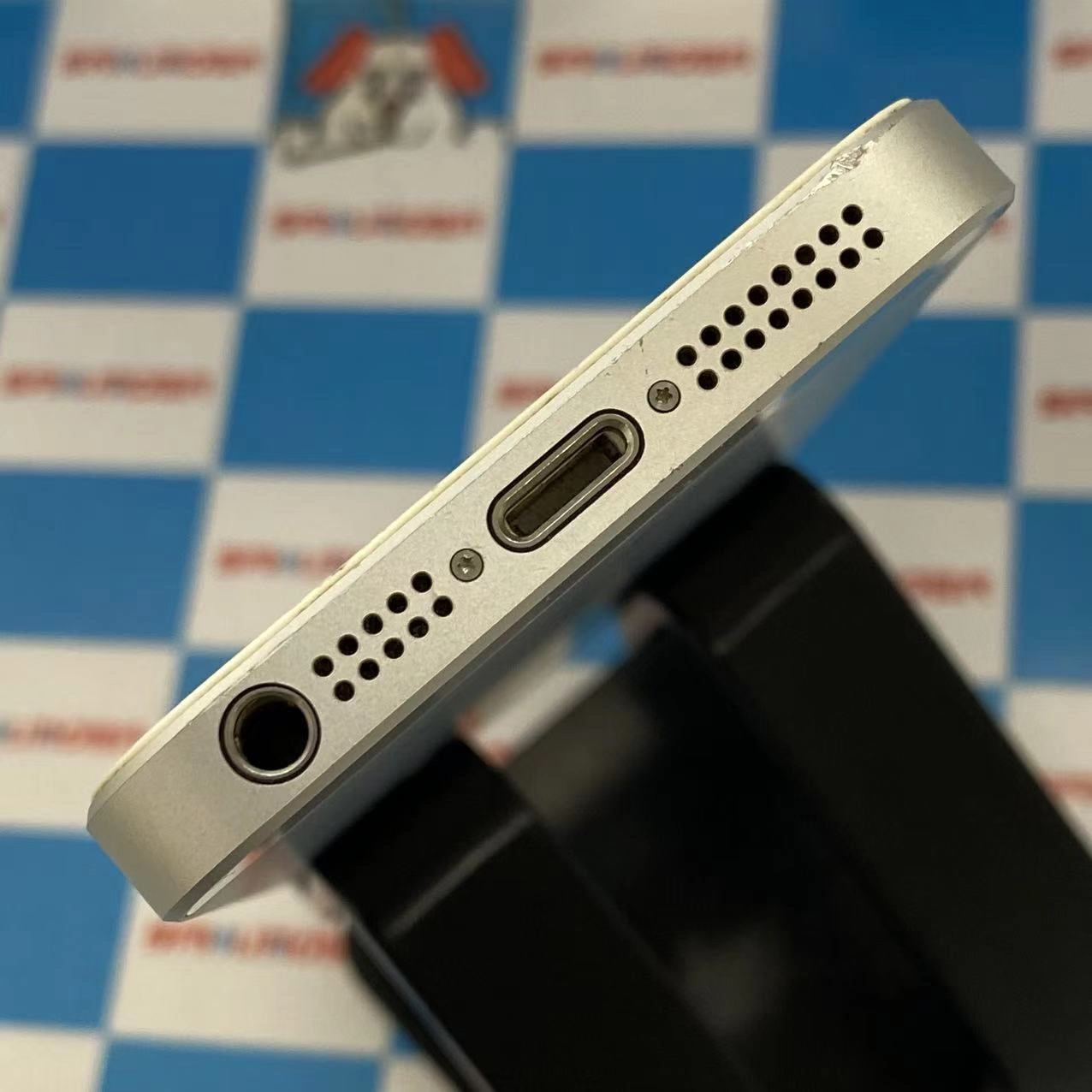 iPhoneSE 64GB シルバー MLM72J/A docomo版SIMフリー訳あり品