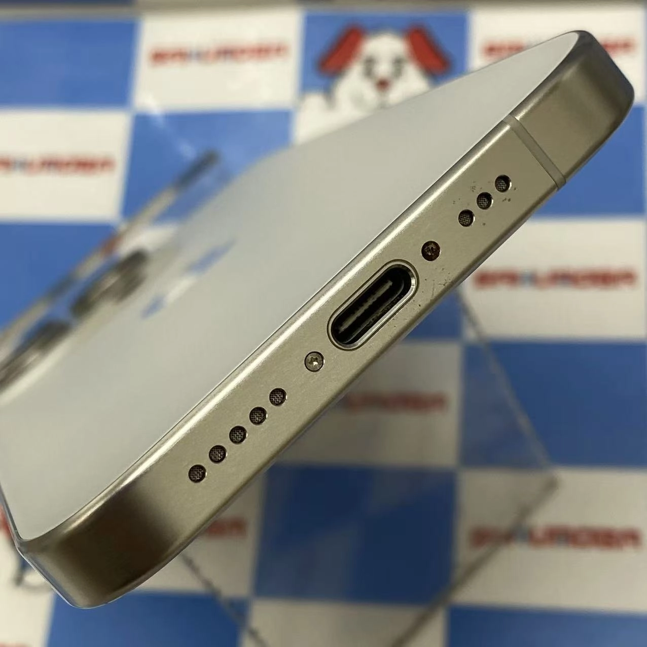 iPhone15 Pro 128GB ホワイトチタニウム MTU83J/A docomo版SIMフリー 美品