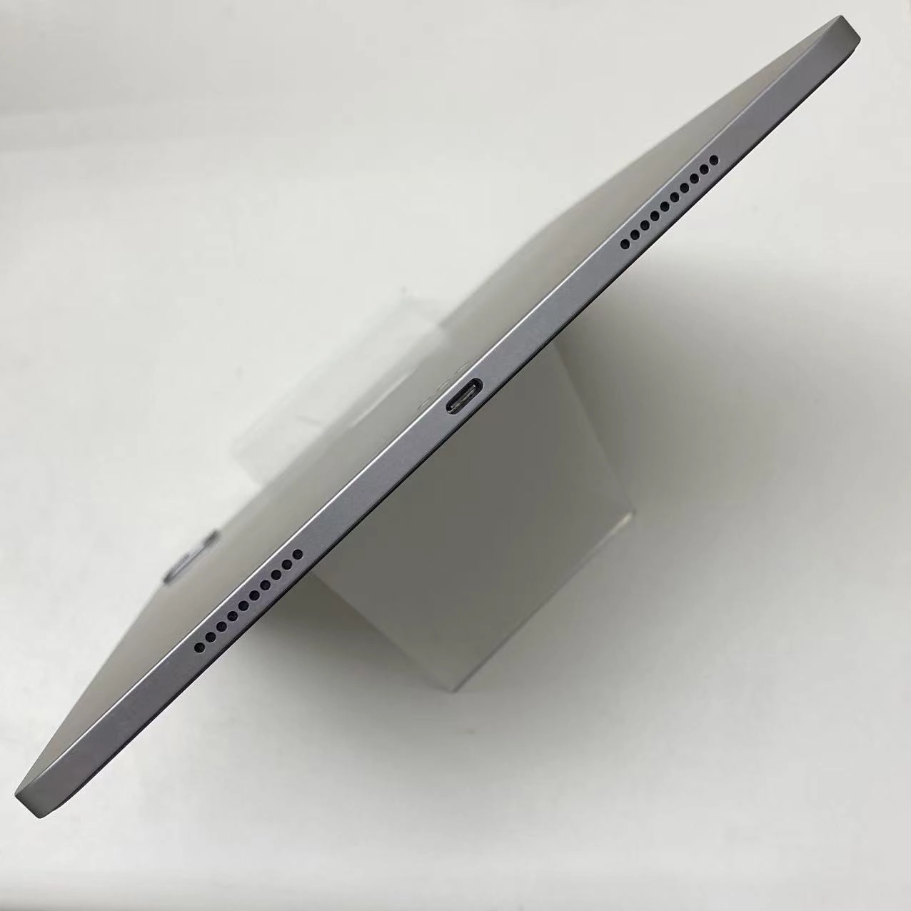 iPad Pro 12.9インチ 第6世代 Wi-Fiモデル 128GB スペースグレイ MNXP3J/A ジャンク品