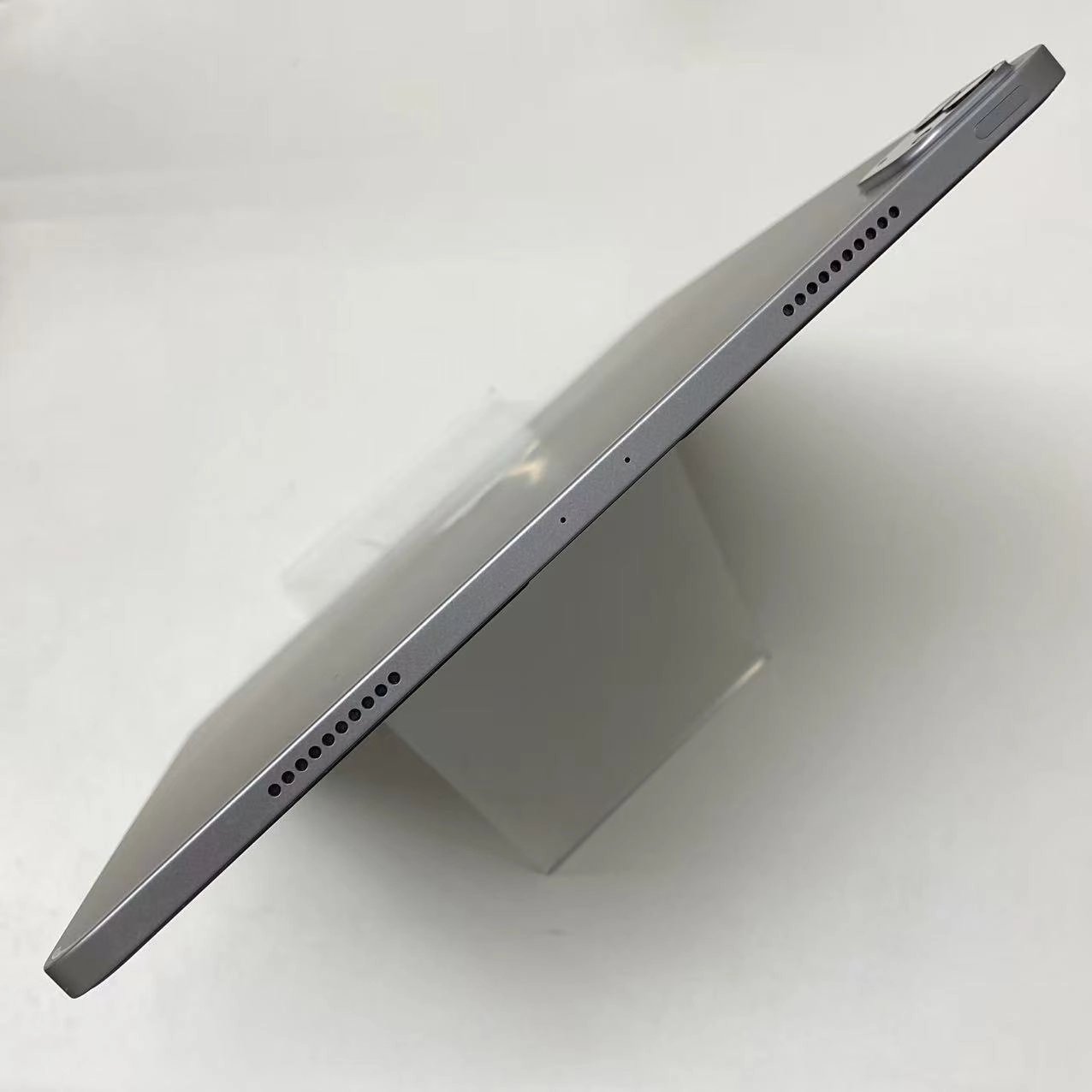 iPad Pro 12.9インチ 第6世代 Wi-Fiモデル 128GB スペースグレイ MNXP3J/A ジャンク品