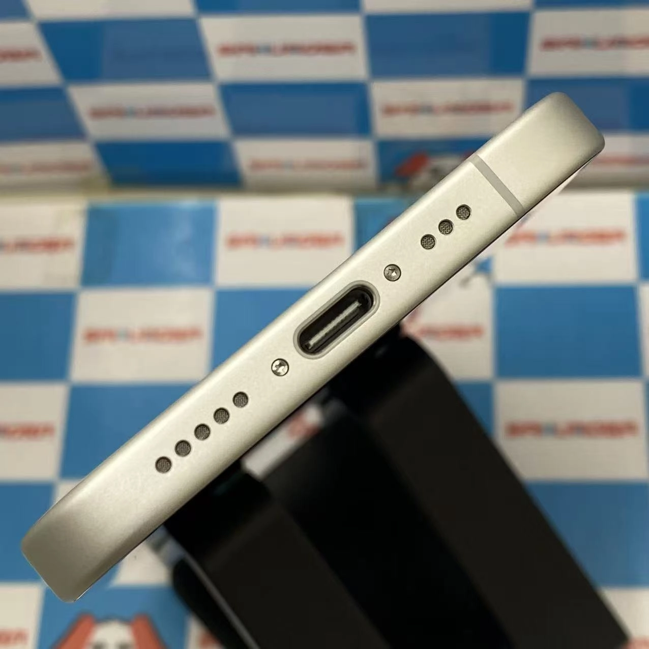iPhone16 128GB ホワイト MYDR3J/A Apple版SIMフリー 極美品