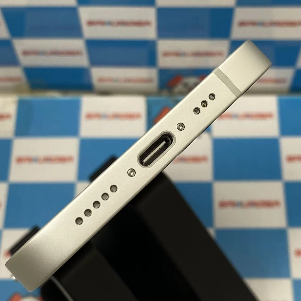 iPhone 16e 128GB ホワイト MD1R4J/A SoftBank版SIMフリー 新品同様
