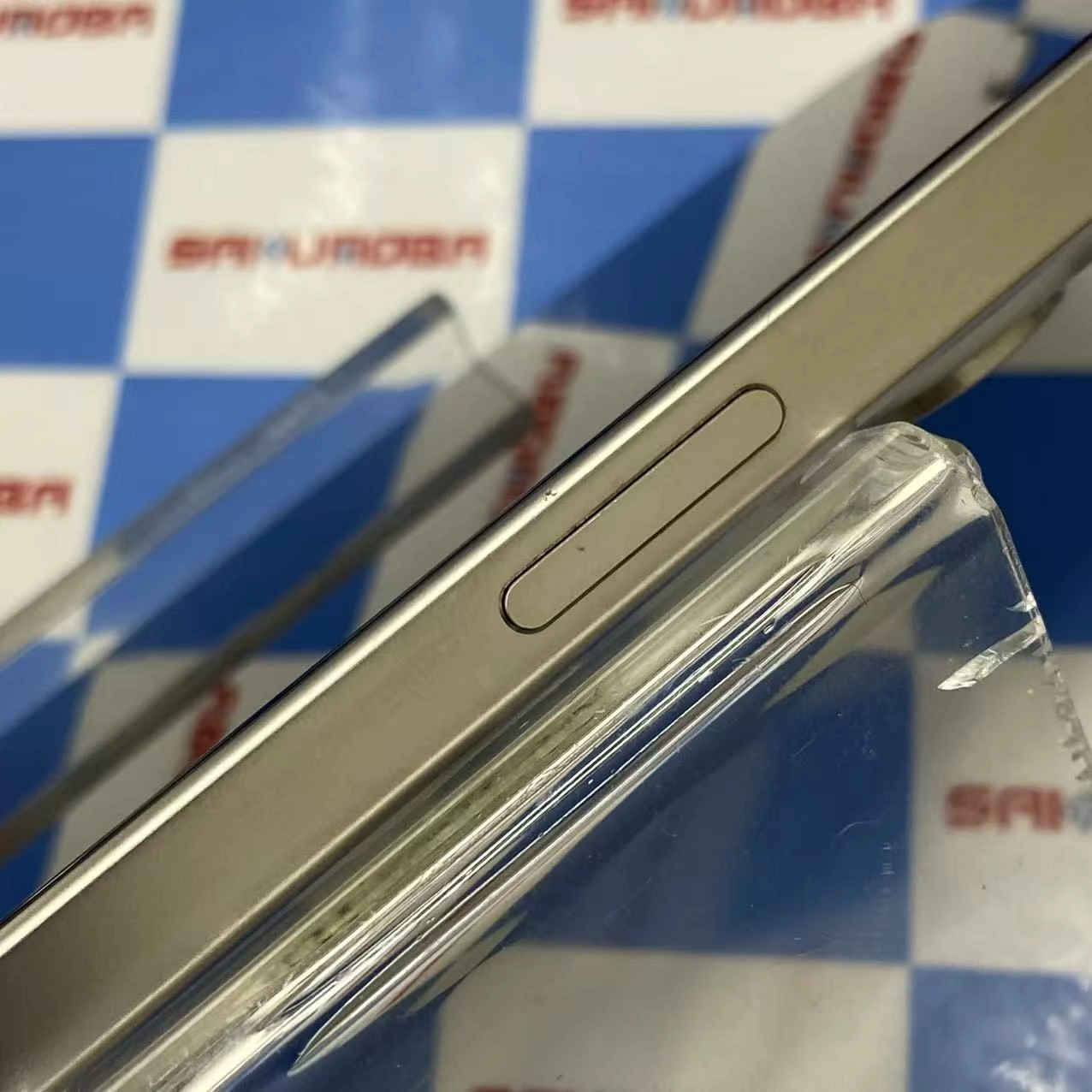 iPhone15 Pro 256GB ホワイトチタニウム MTUD3J/A Apple版SIMフリー 美品