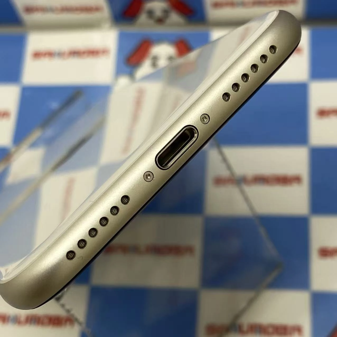 iPhoneSE 第3世代 64GB スターライト MMYD3J/A AU版SIMフリー