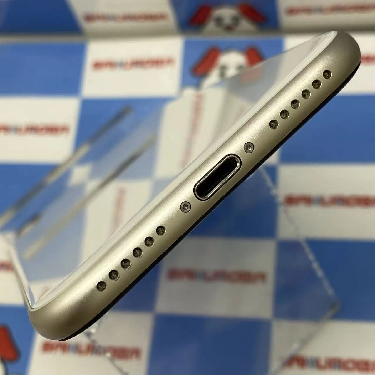 iPhoneSE 第3世代 128GB スターライト MMYG3J/A AU版SIMフリー 美品