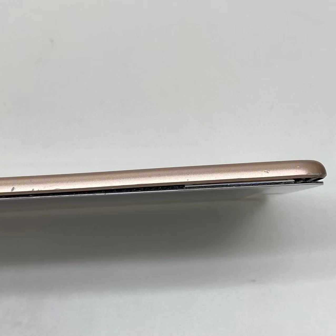 iPad Air 第3世代 Wi-Fiモデル 64GB ゴールド MUUL2CH/A ジャンク品