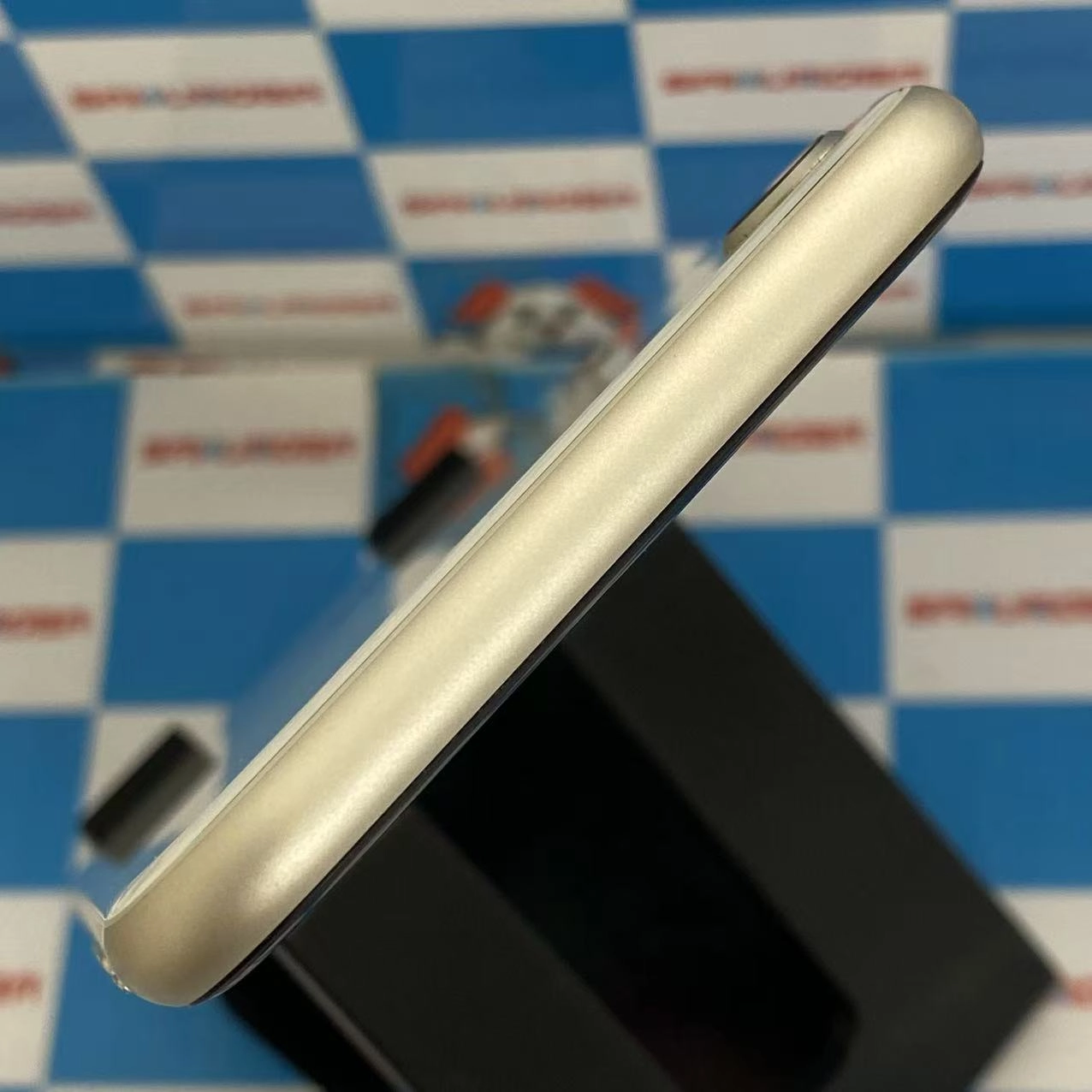 iPhoneSE 第3世代 64GB スターライト MMYD3J/A Apple版SIMフリー 美品