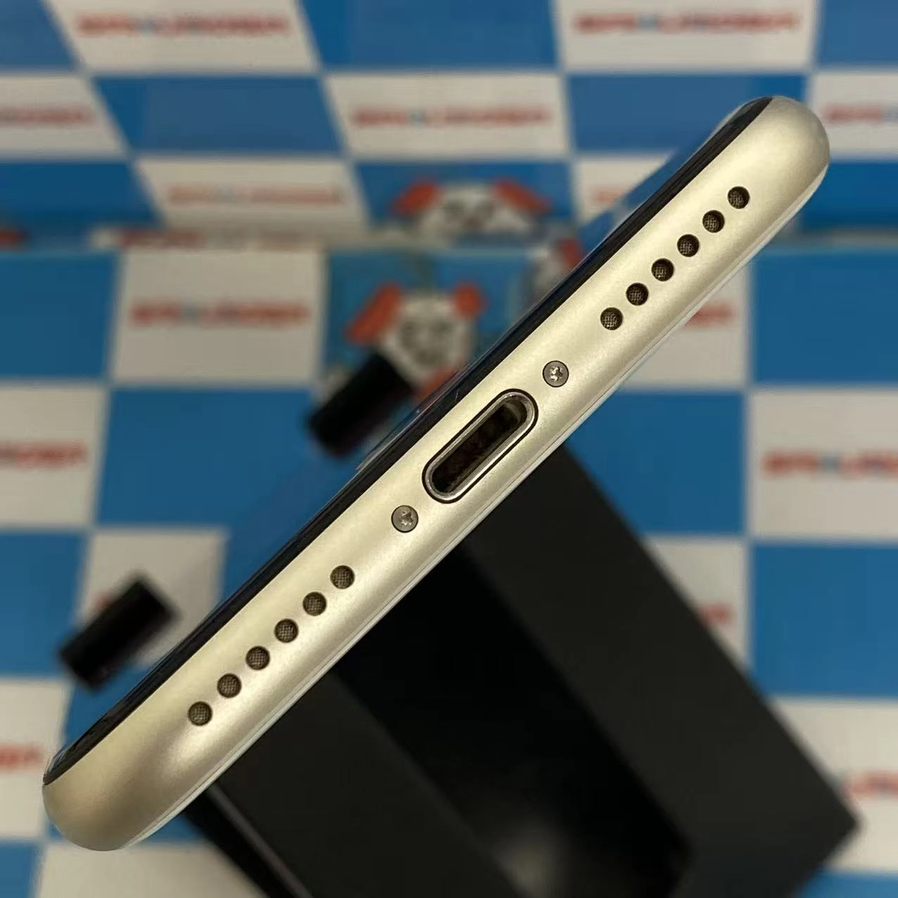 iPhoneSE 第3世代 64GB スターライト MMYD3J/A Apple版SIMフリー 美品