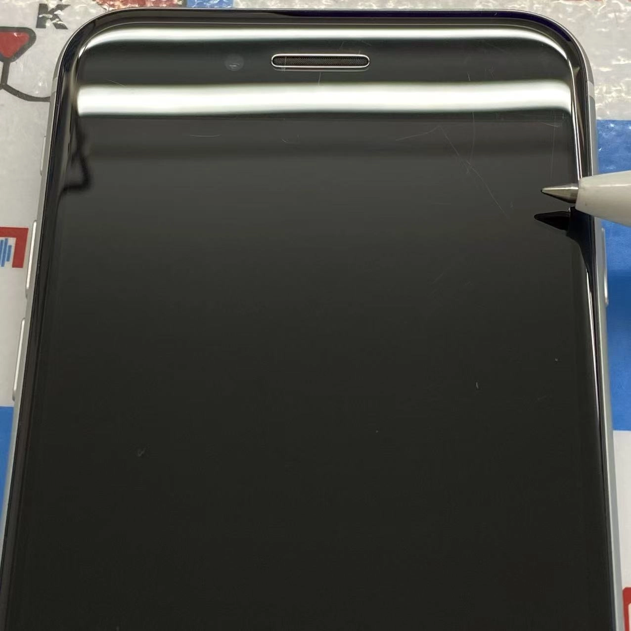 iPhoneSE 第2世代 64GB ホワイト MHGQ3J/A docomo版SIMフリー 美品